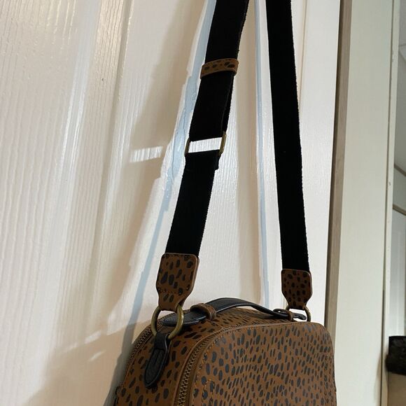 Universal Thread Leopard Print Crossbody Bag Womens Faux Leather  Compartments - Picture 4 of 15